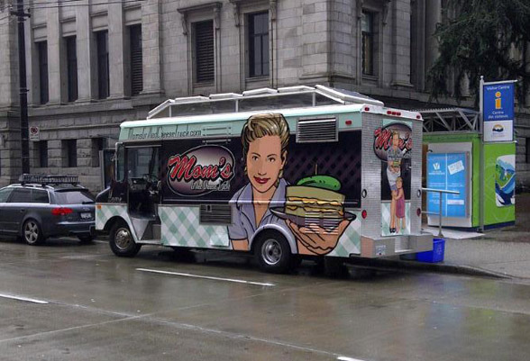 Moms-Grilled-Cheese-Truck-Opening-Day-1
